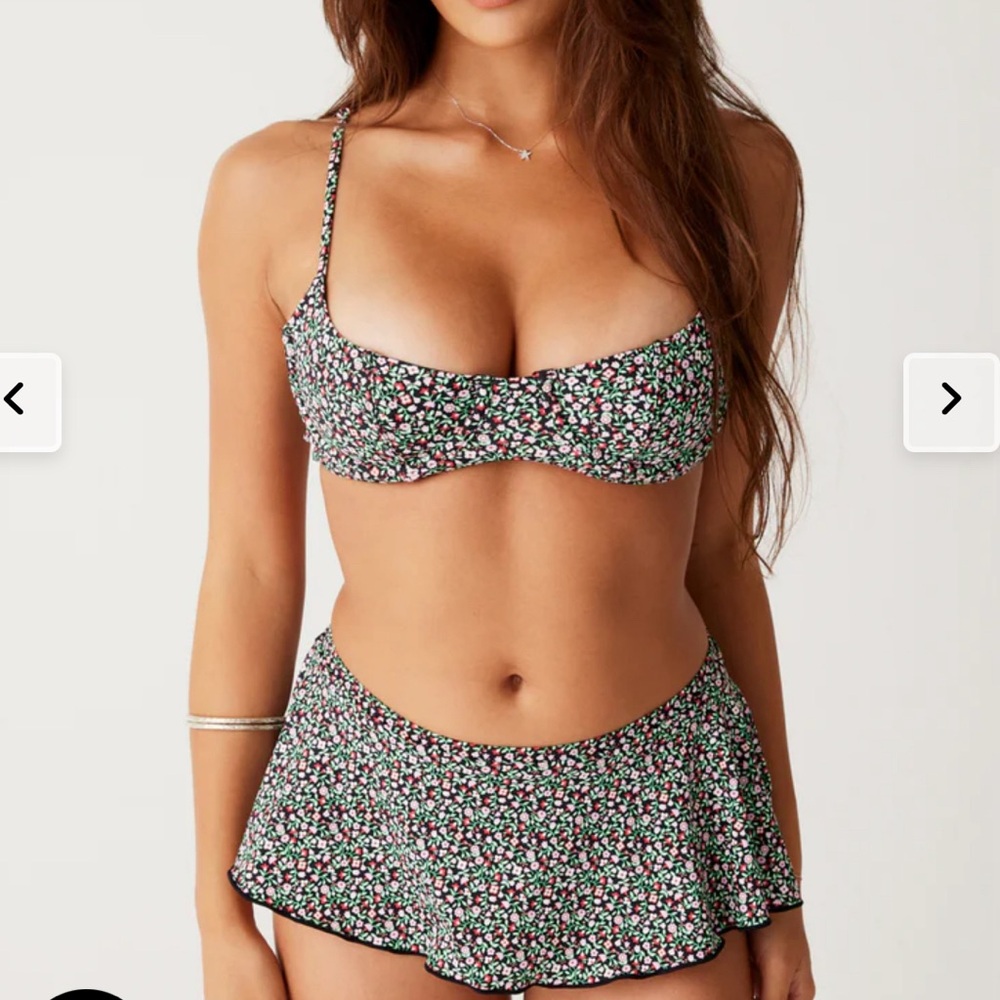 (BRAND NEW) New Frankies Bikinis Set